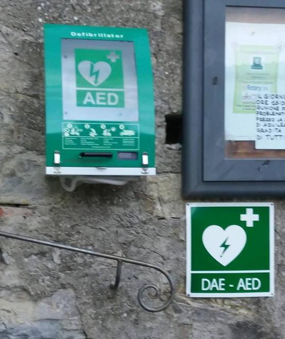 Un defibrillatore nella frazione di Aquilea