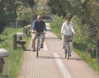 La pista ciclabile lungo il fiume Cecina