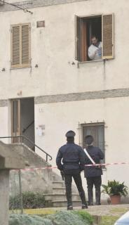 <strong>IN CASERMA.</strong> L’arrivo di Mohamed Chaffai, 28 anni, preso dopo 20 ore di caccia da parte dei carabinieri