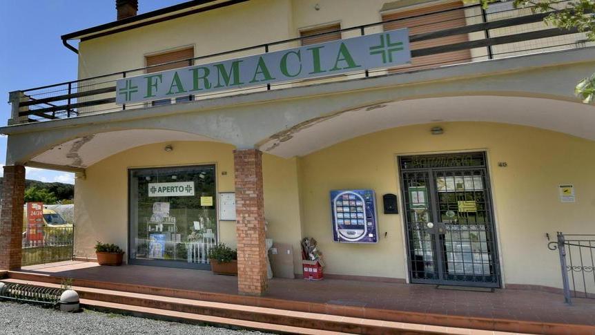 Rapina con siringa, volto del rapinatore visibile nel video