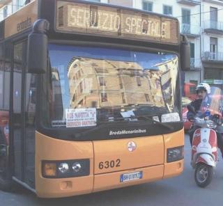 Il bus navetta effettua un servizio di trasporto gratuito