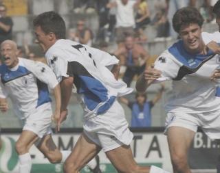 La gara d’andata: Ilari festeggiato dopo l’1-0