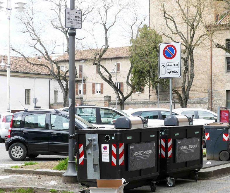Rifiuti, sconti anche per il 2019 ma dieci fototrappole in più