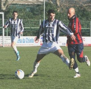 Di Nunzio sulla palla durante una partita di campionato