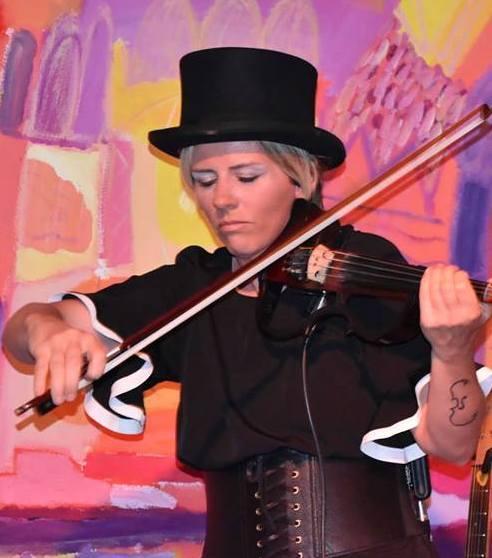 Omaggio a De Andrè tra musica e disegni 