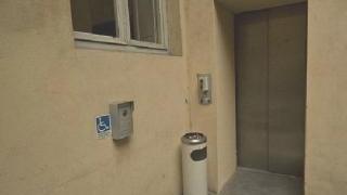 L’accesso per disabili in Comune e il corrimano alle Poste
