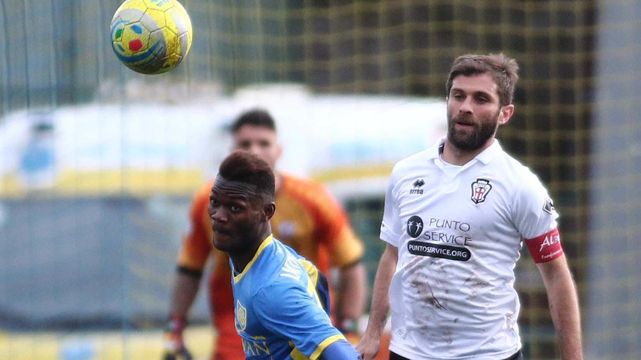 Per la Carrarese ha segnato il neo acquisto Latte Lath (foto Cuffaro)