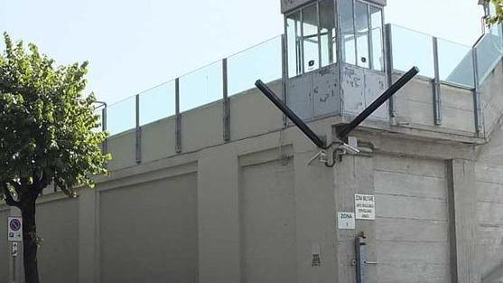 Spaccia mentre si trova ai domiciliari: in carcere