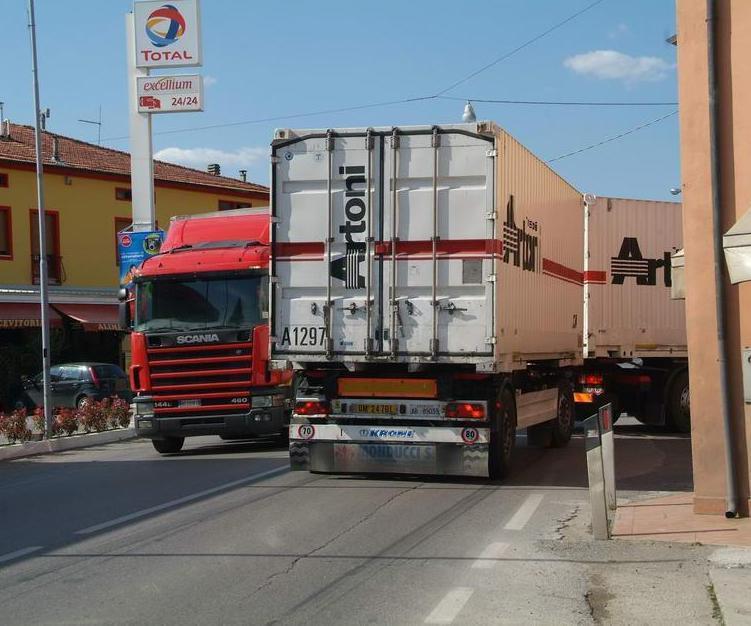 Sempre più limitazioni per i mezzi pesanti La protesta della Cna 