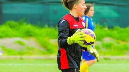 Matilda, la ragazza con i guanti che difende la porta dello Spezia