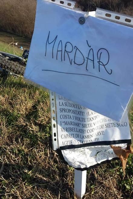 L’argine del Panaro diventa una discarica