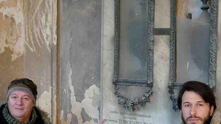 Le ceneri del Tasso in urne distrutte «È una vergogna»
