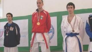 Karate, Symon Nava staccail pass per i tricolori di kumite