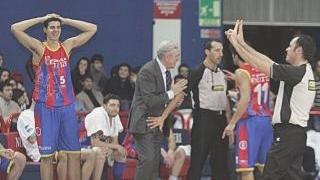 Angelucci e la panchina alle prese con gli arbitri: pessima la loro direzione