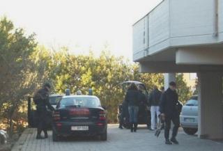 Una immagine del blitz al residence di Paperino