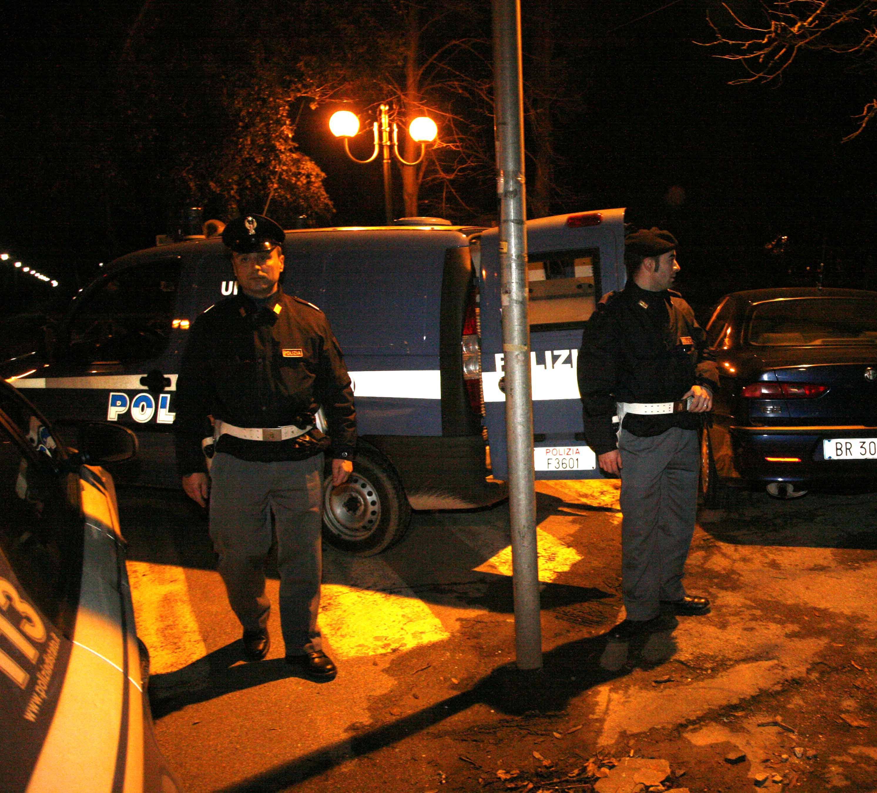 Controlli della polizia in pineta