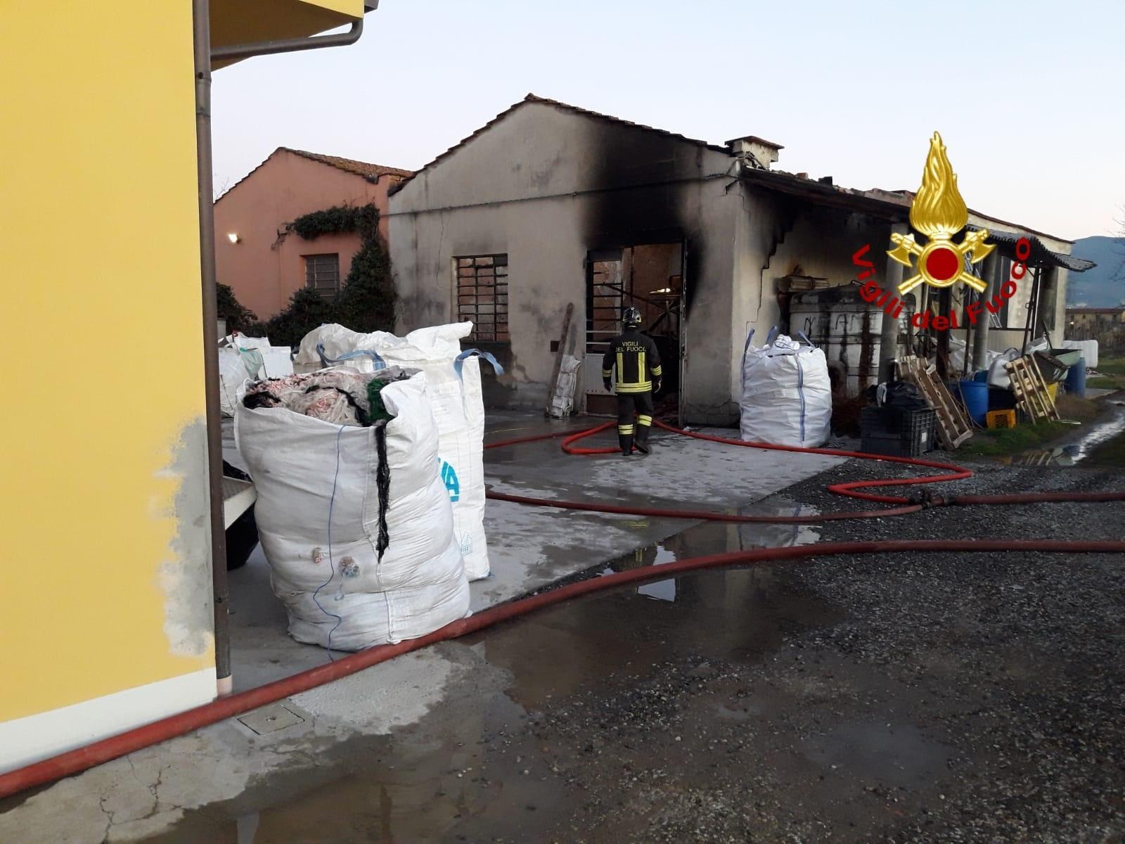 L'intervento dei vigili del fuoco in via Borgo di Casale