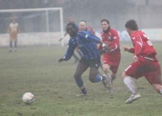 Kenneth Obodo si fa largo nella tormenta a Budrio