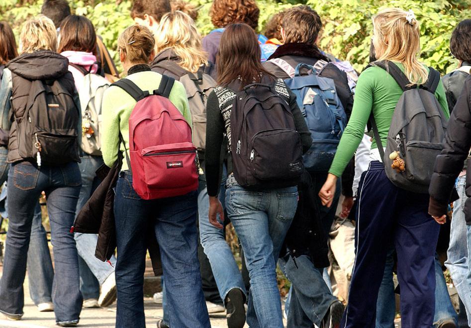 Modena, all'Istituto Deledda: «Minacciate e poi picchiate dalle compagne di scuola» 