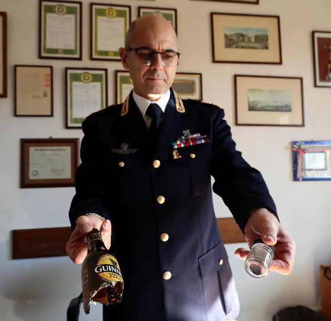 Salvato da due poliziotti dopo l’aggressione 