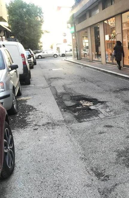 Slalom per le vie di Massa tra buche e veri crateri Guidi: risorse già destinate
