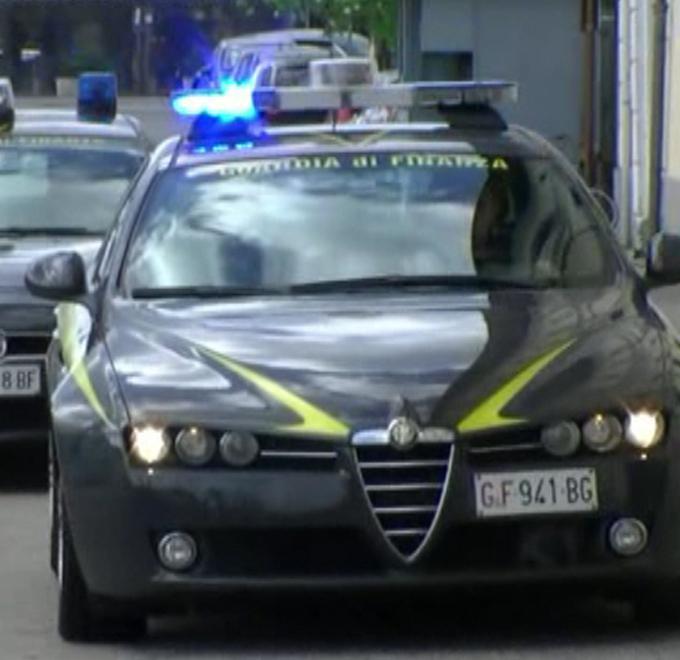 Produce scarpe da golf ma è un evasore totale