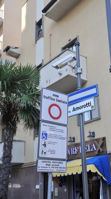 Entra nella Ztl con l’auto: multa non annullata 