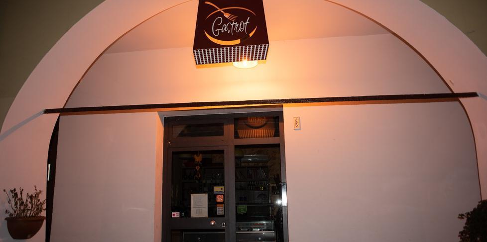 «Qui da rubare ci sono solo i tortelli Non tornate più» 