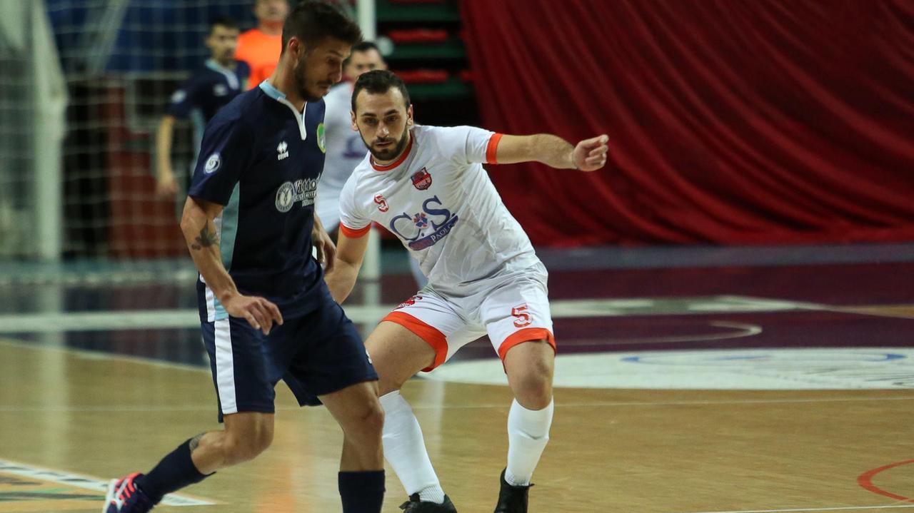 Alessandro Calamai in maglia bianca in azione