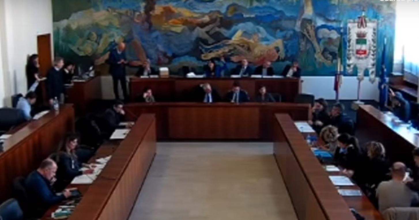 Un momento del consiglio comunale