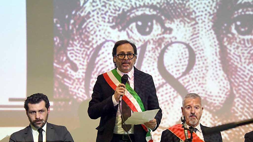 Il sindaco Persiani, a sinistra il vice sindaco Mottini e a destra il presidente Benedetti