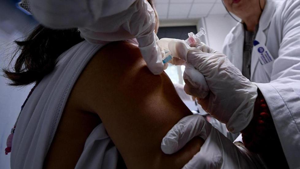 Bimbi fuori dal centro infanzia perché non in regola coi vaccini