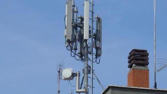 Vodafone, 300mila euro di debito con il Comune per le antenne telefoniche