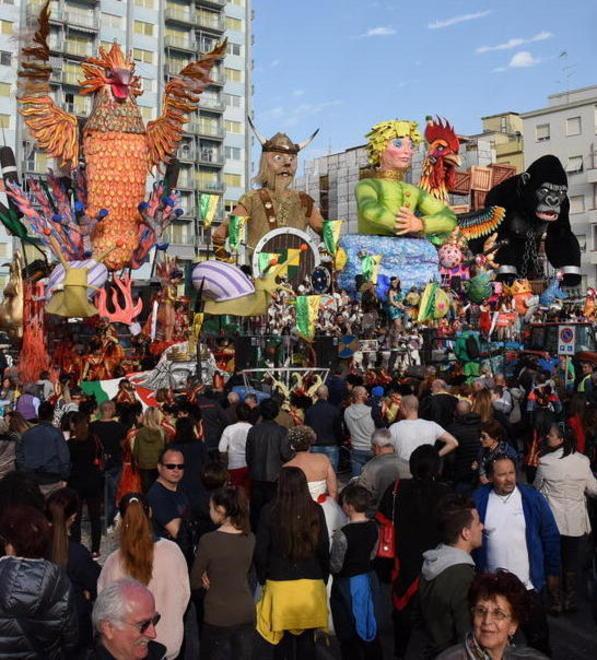 Re carnevale dà il via alle danze Da domani occhio ai divieti 