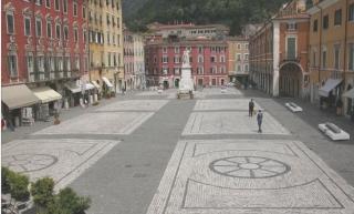 Uno scorcio di piazza Alberica