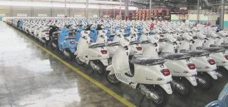L’interno dello stabilimento vietnamita della Piaggio, a Binh Xuyen