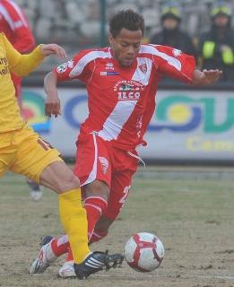 <strong>DRIBBLING.</strong> Thomas Job