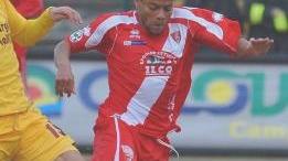 <strong>DRIBBLING.</strong> Thomas Job