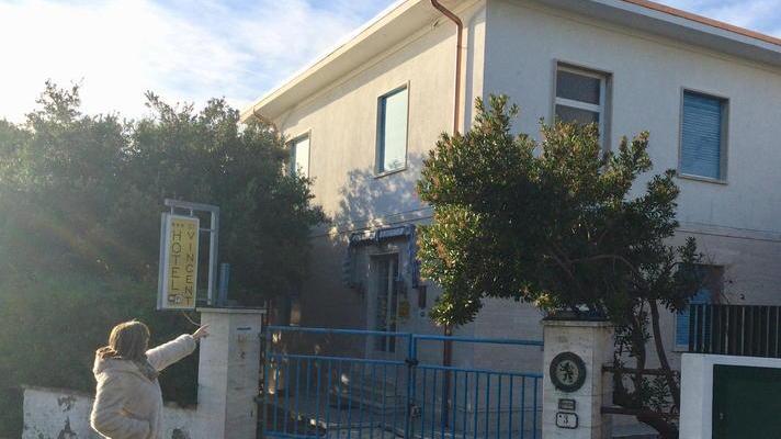 Dai fasti della “Dolce vita” fino ai profughi: l’hotel d’incanto chiude e ora è in vendita