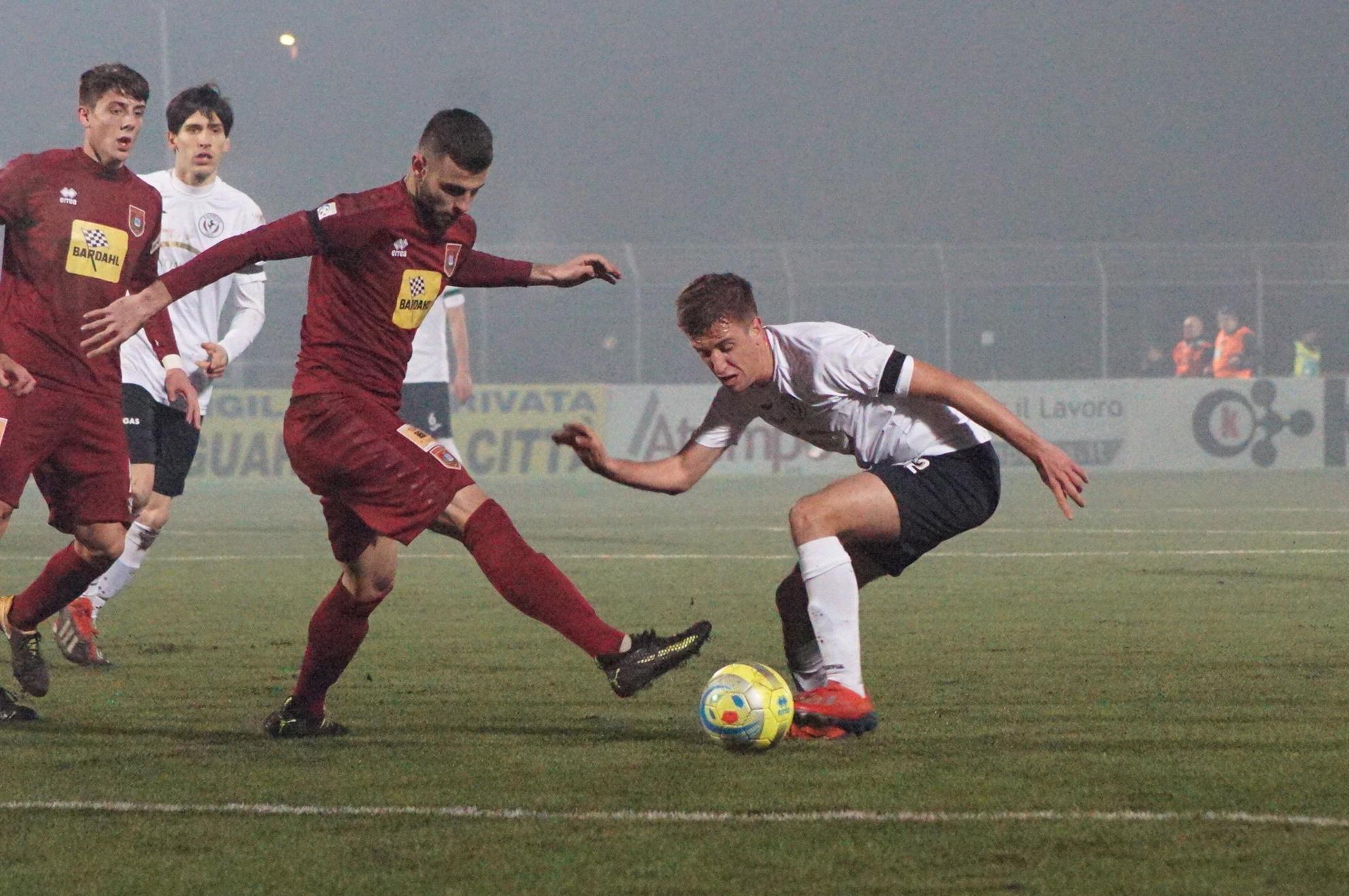 Un momento del match tra Pontedera e Arezzo 