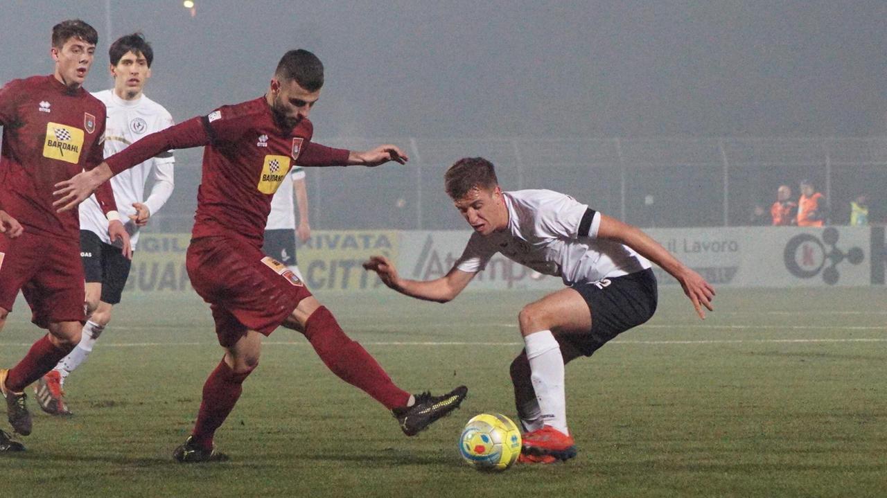 Un momento del match tra Pontedera e Arezzo