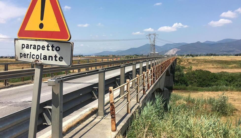 Ponte chiuso per collaudo