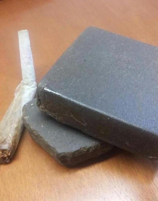 Spaccio, arrestato mentre vende hashish nell’area universitaria