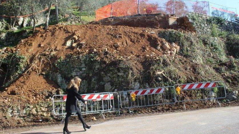 Intervento urgente per la frana sulla via di Capezzano Monte