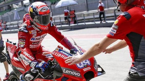 La Ducati vola a Sepang Rossi chiude solo decimo