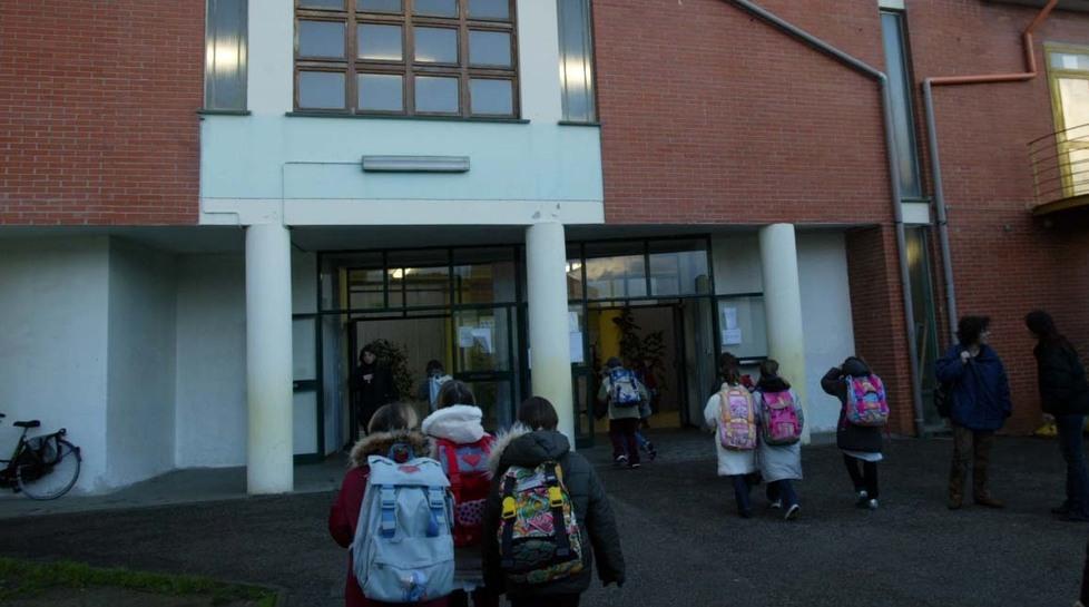 A mensa arrivano i genitori-sentinella: «Trovati piatti rotti, sono stati sostituiti» 