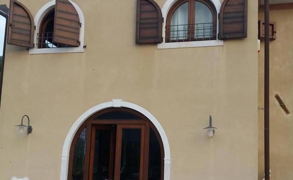 Ladri nella casa-azienda di Kazuko Oki, danni ma il bottino è scarso