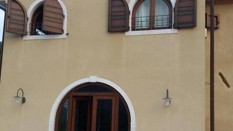 Ladri nella casa-azienda di Kazuko Oki, danni ma il bottino è scarso