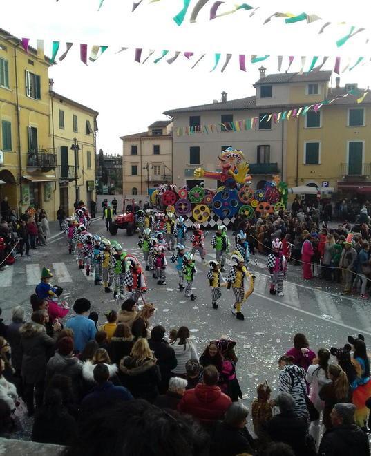 Carnevale, stamani si decide se sfidare o meno il meteo 