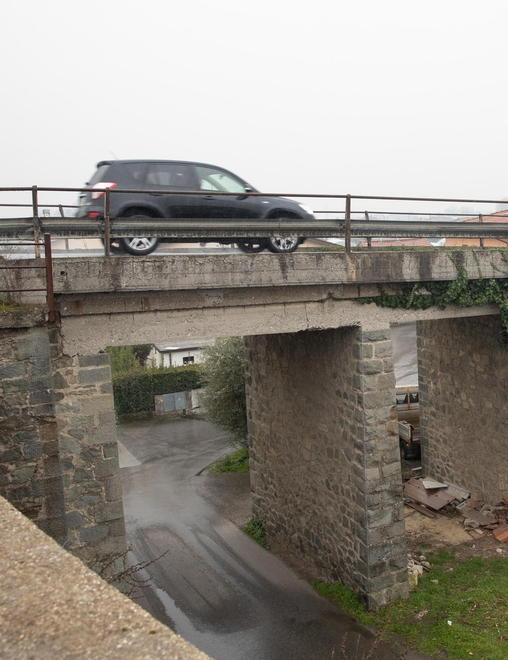 Fessure nei pilastri: ponte di Alberghi vietato ai camion 